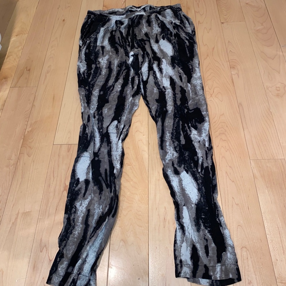 🖤 pants w/ cool pattern